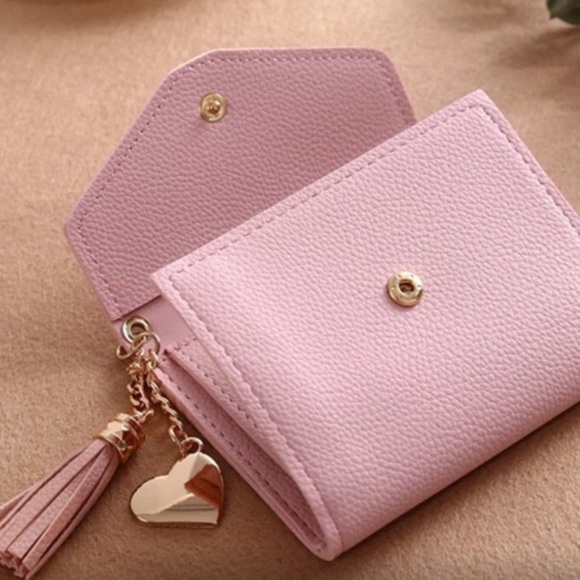 FREE‼️BROKEN LEATHER WALLET w/tassel & ♥️ pendant! - Picture 2 of 14